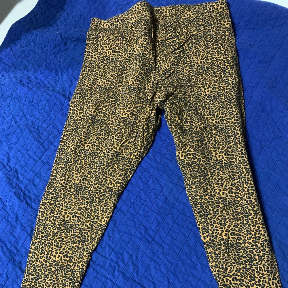 XL leopard print leggings.